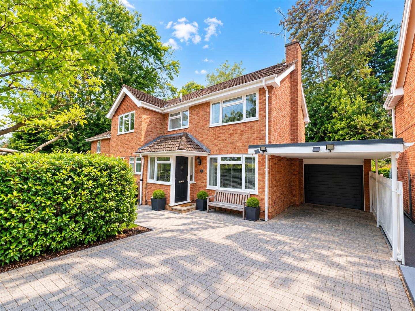 Dinorben Close, Fleet